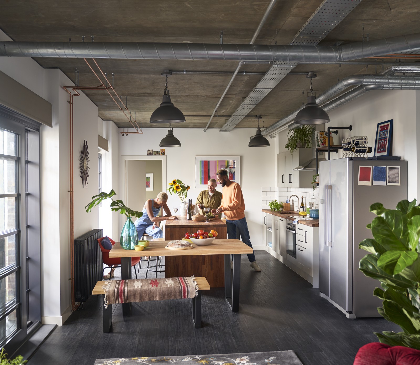 Friends in a Quintain kitchen